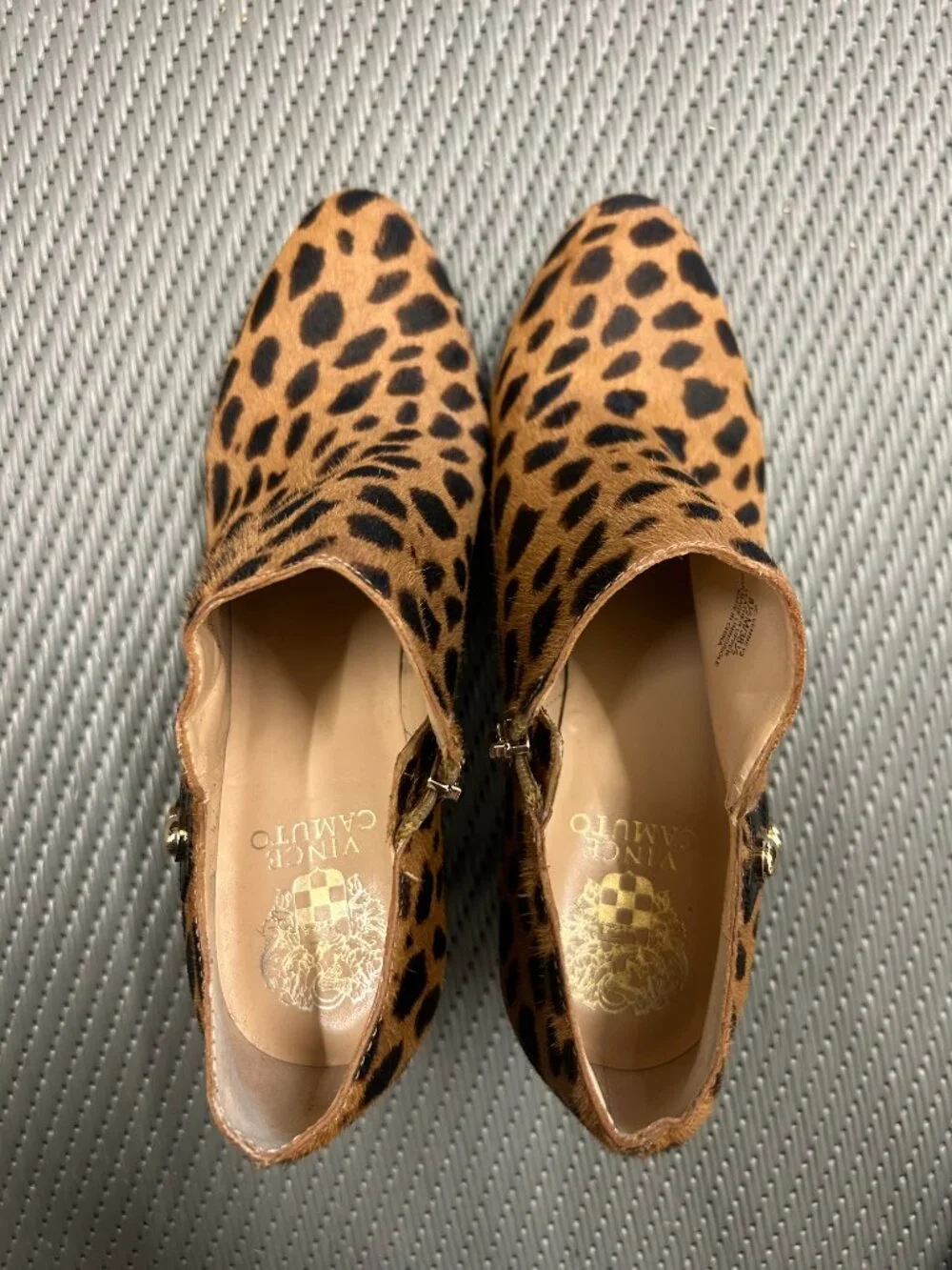 VINCE CAMUTO Leopard Ankle Booties Vemmey2 Size 8.5M
